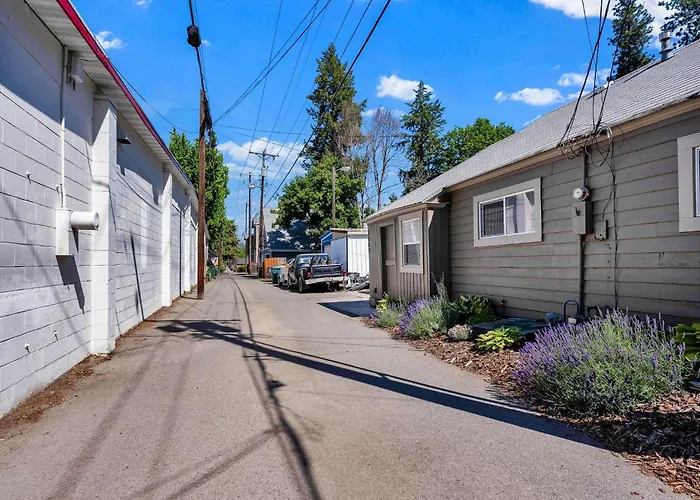 New! Unique Coeur D\'Alene Cottage. 1/2 Mi To Dtwn
