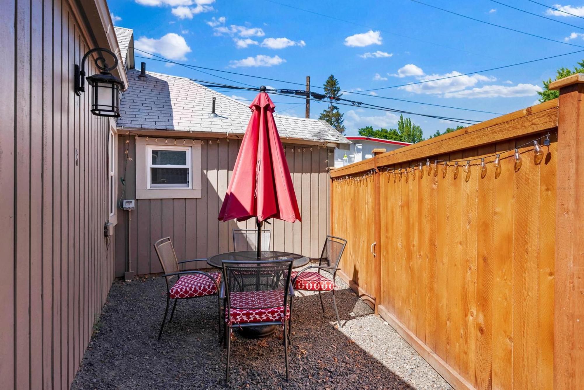New! Unique Cottage. 1/2 Mi To Dtwn Holiday home *