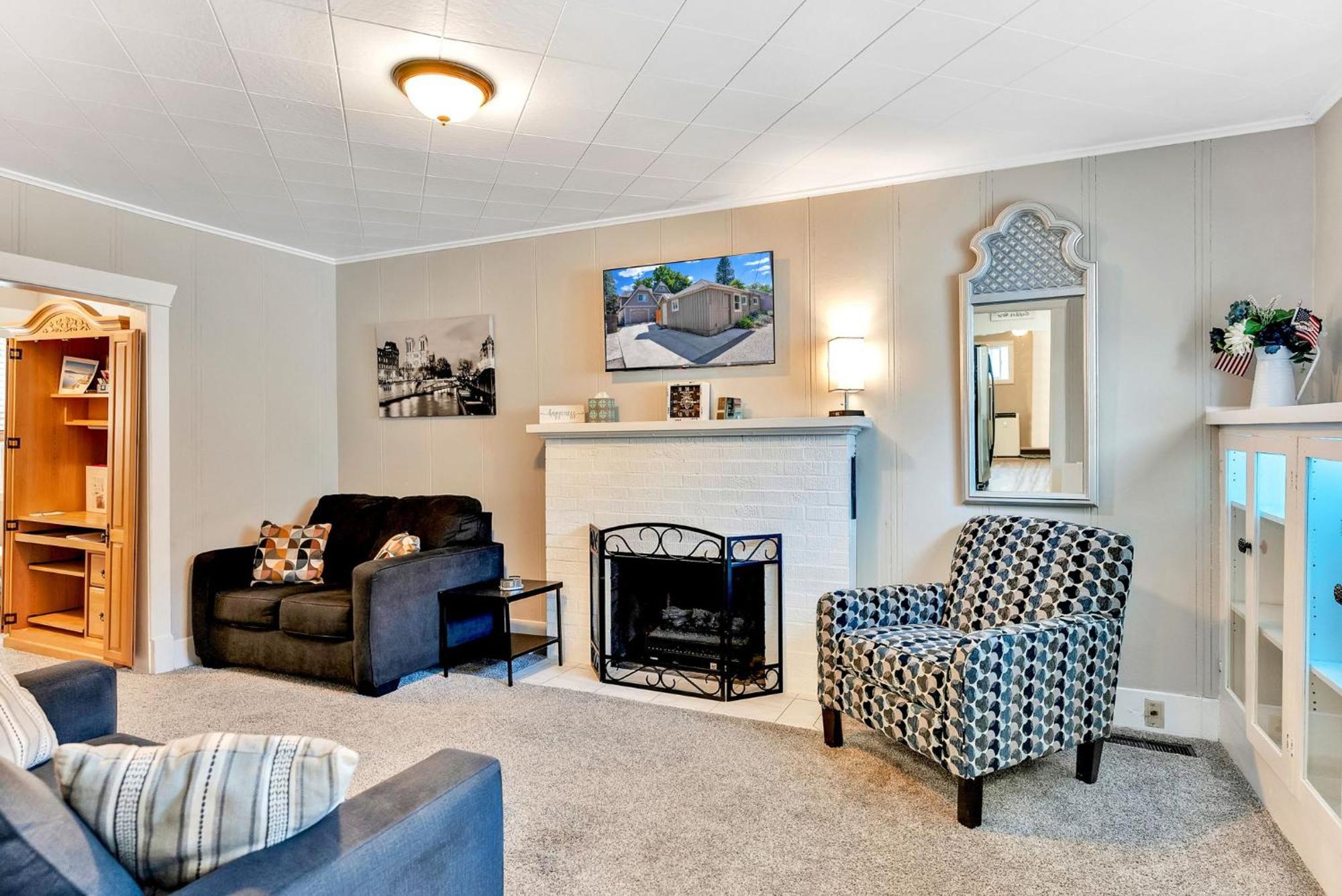 New! Unique Cottage. 1/2 Mi To Dtwn *
