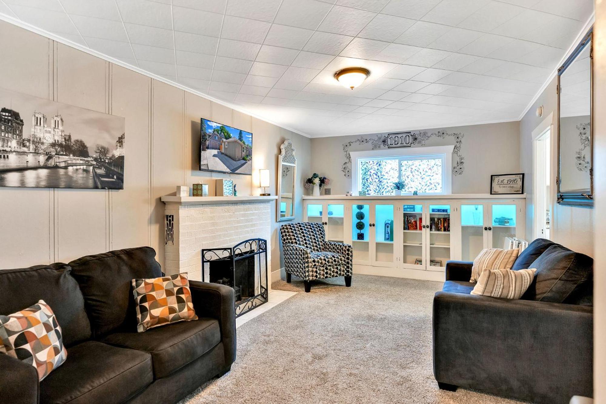 Holiday home New! Unique Cottage. 1/2 Mi To Dtwn Coeur d'Alene