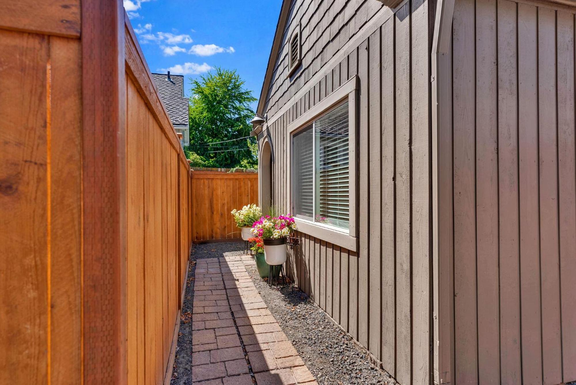 New! Unique Cottage. 1/2 Mi To Dtwn